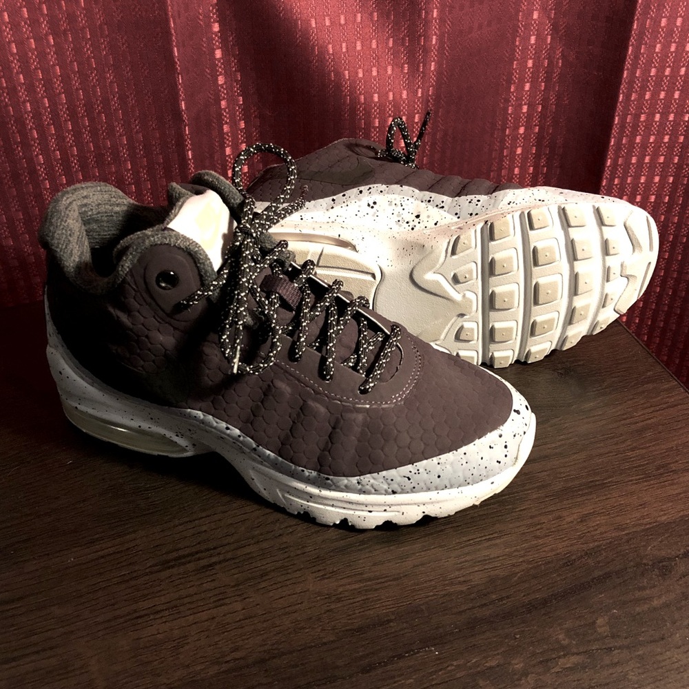 Nike Air Max Invigor size 6.5